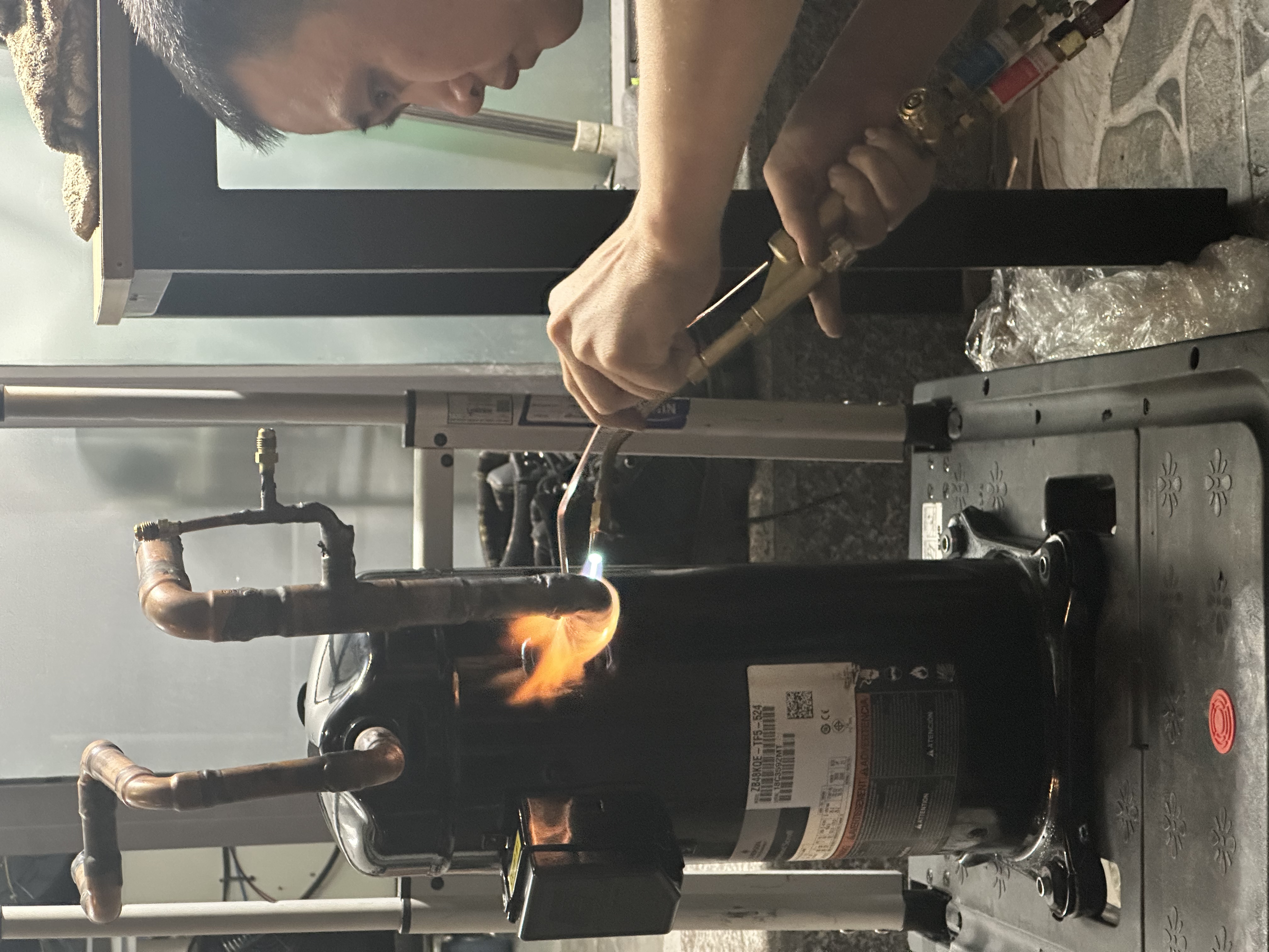 Thay thế compressor bể làm lạnh