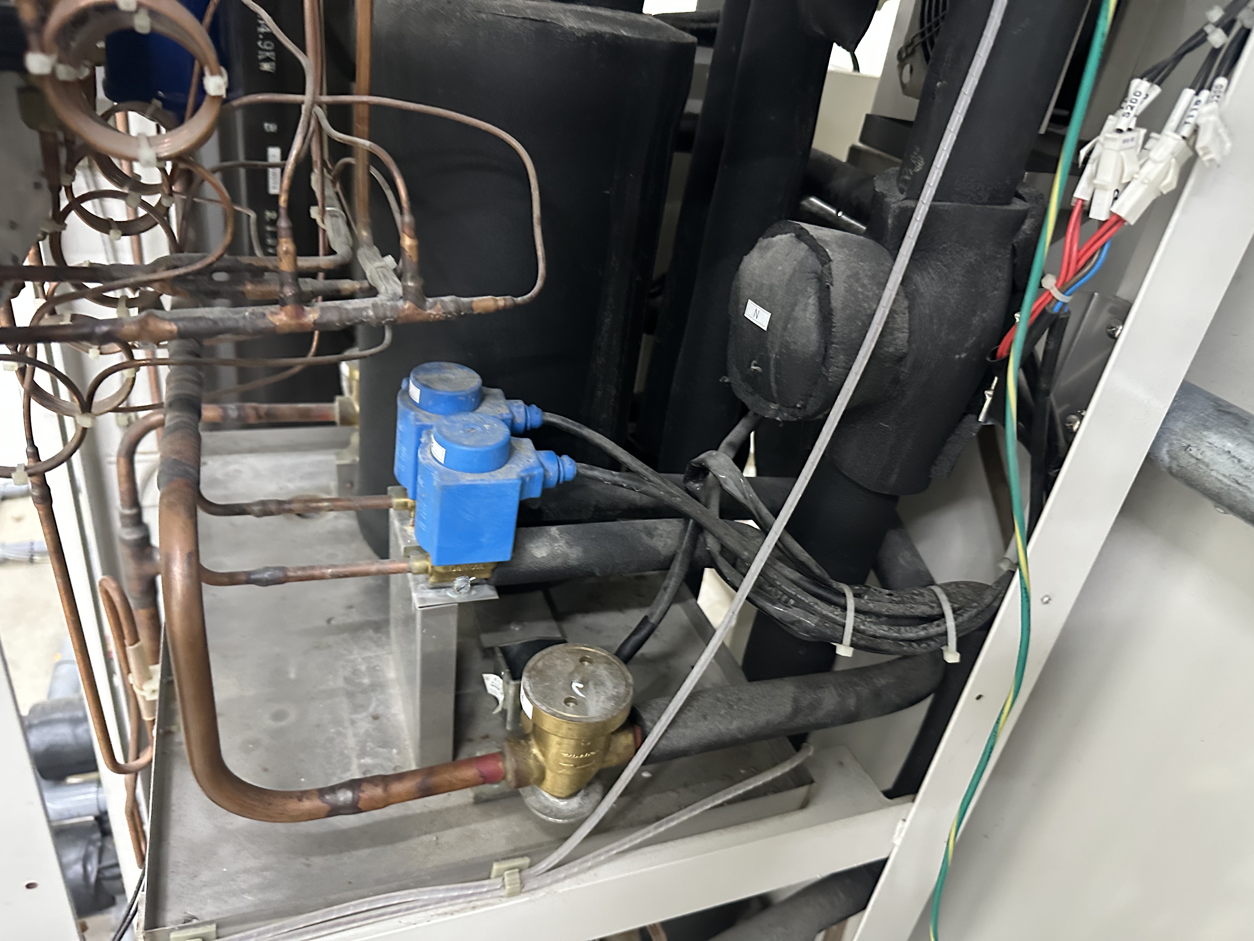 Thay van solenoid chiller