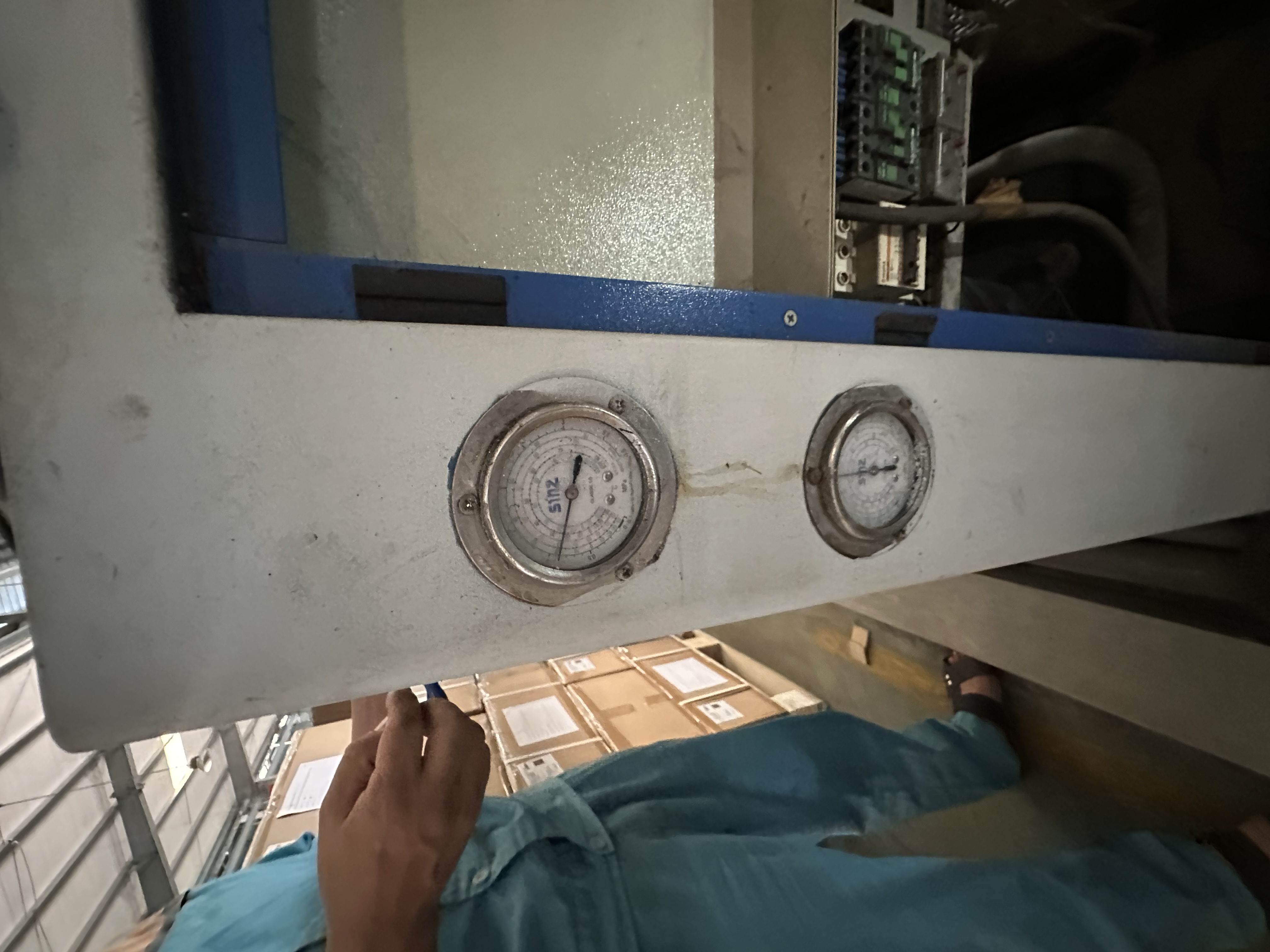 Kiểm tra áp suất gas chiller