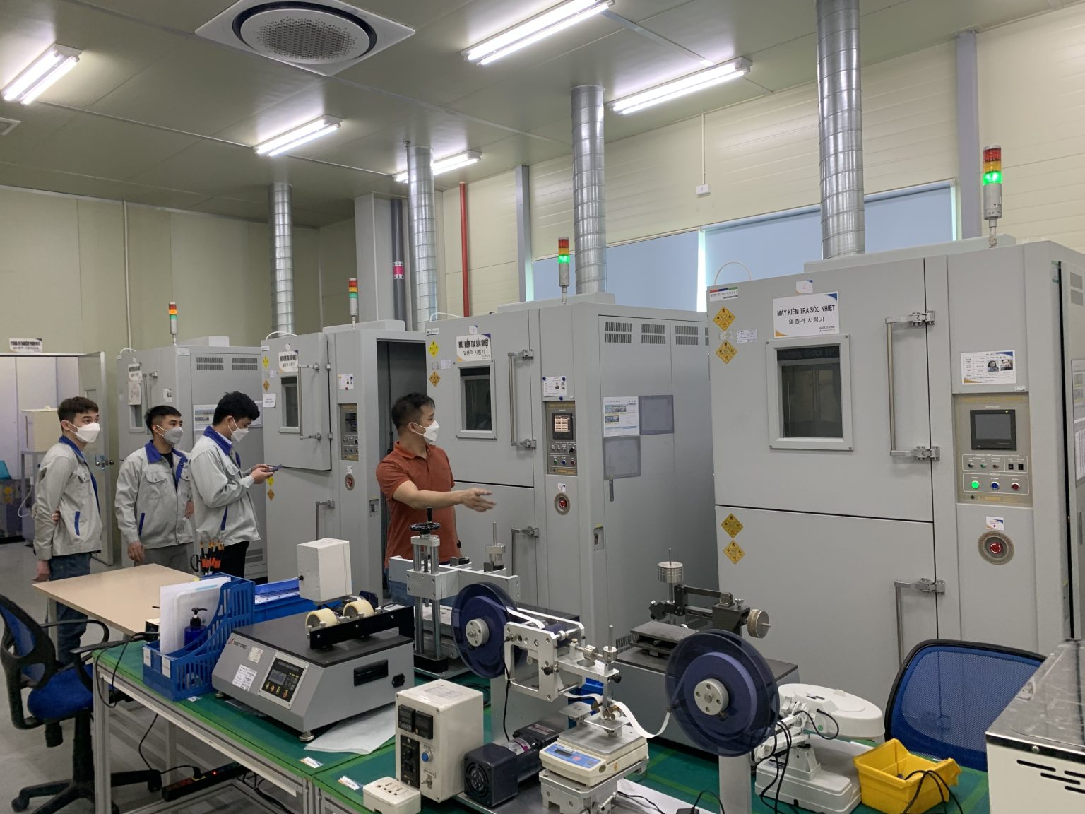 Đội ngũ kỹ thuật sửa chữa tủ môi trường SETCOM