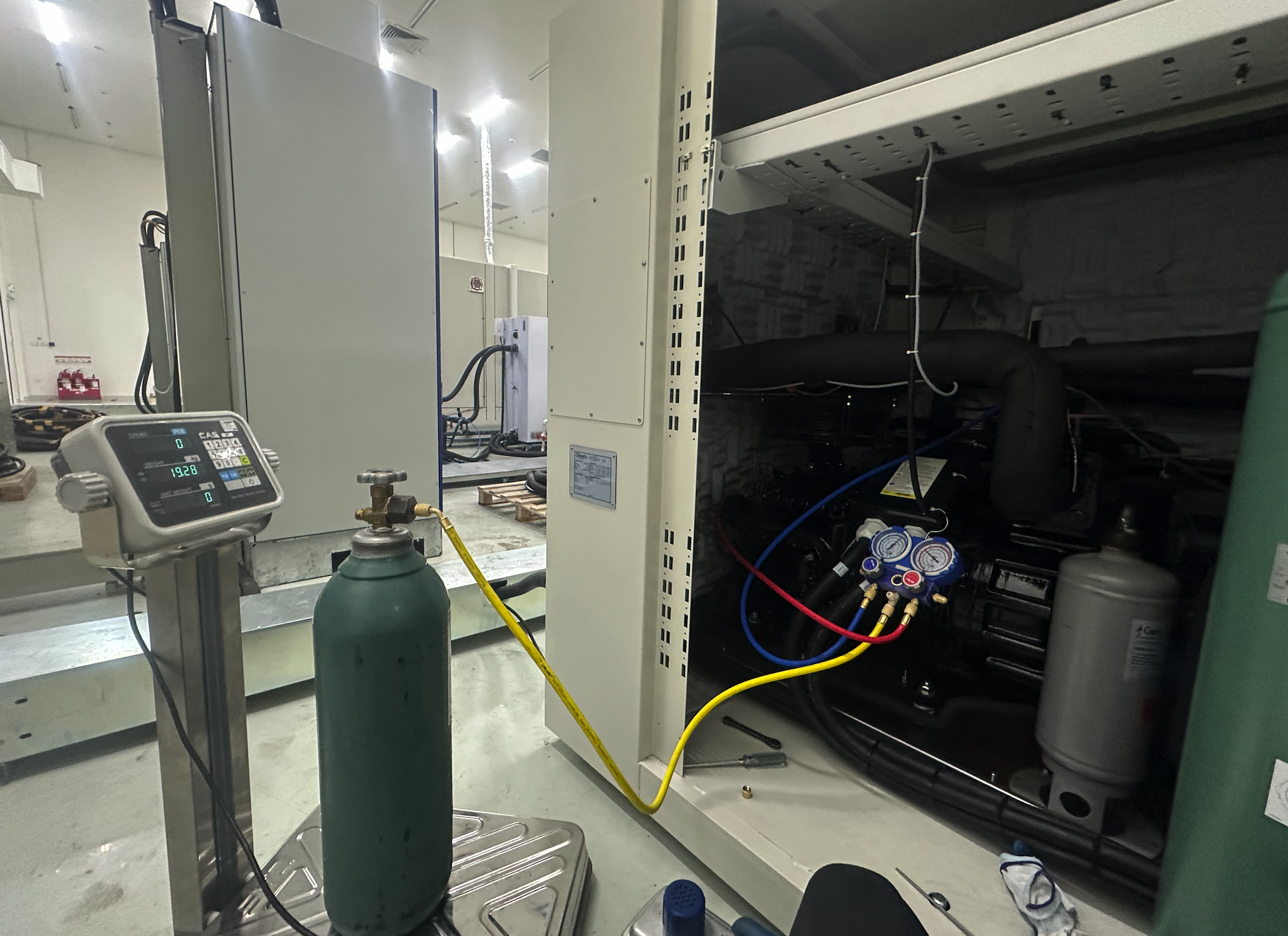 Dịch vụ nạp gas cho Tủ môi trường