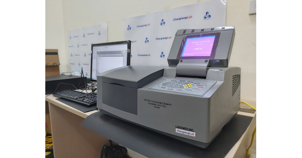 Máy quang phổ tại phòng thí nghiệm