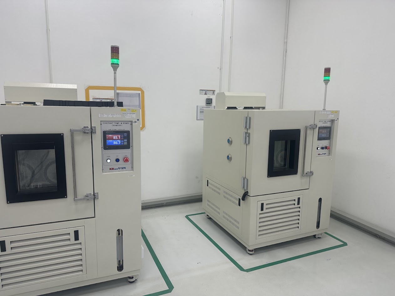 Tủ nhiệt độ độ ẩm đang được sửa chữa