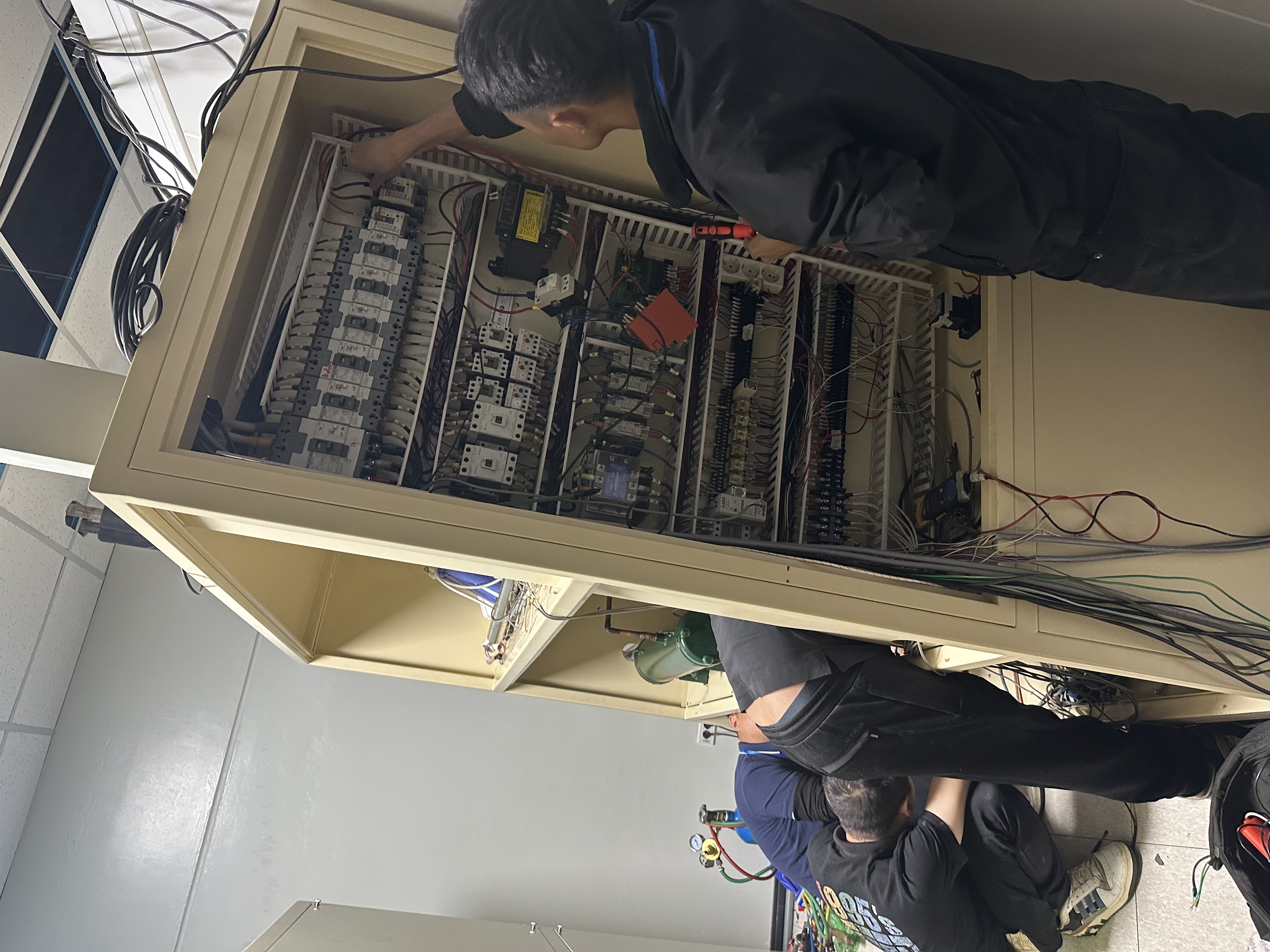 Tủ điện kiểm tra compressor