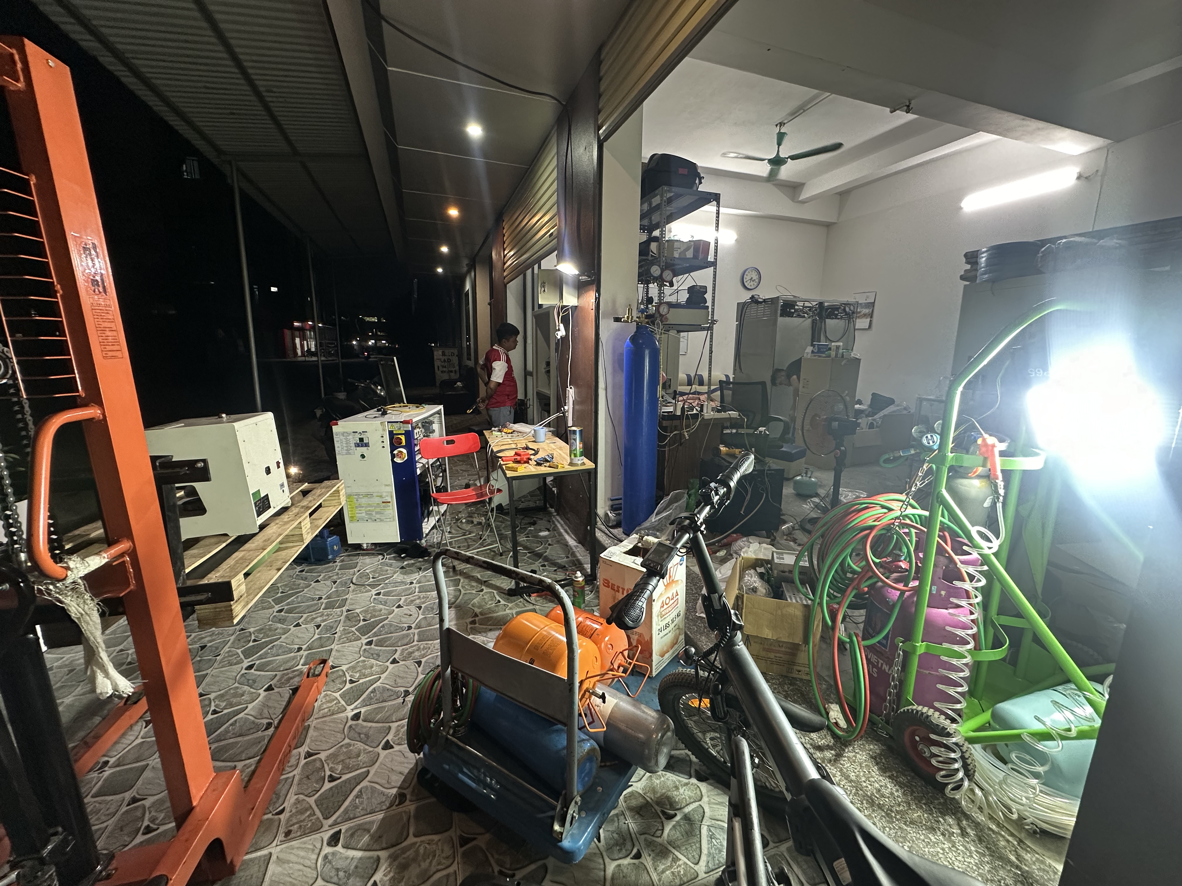 nạp ga sửa chữa chiller Lechang thiếu gas lạnh