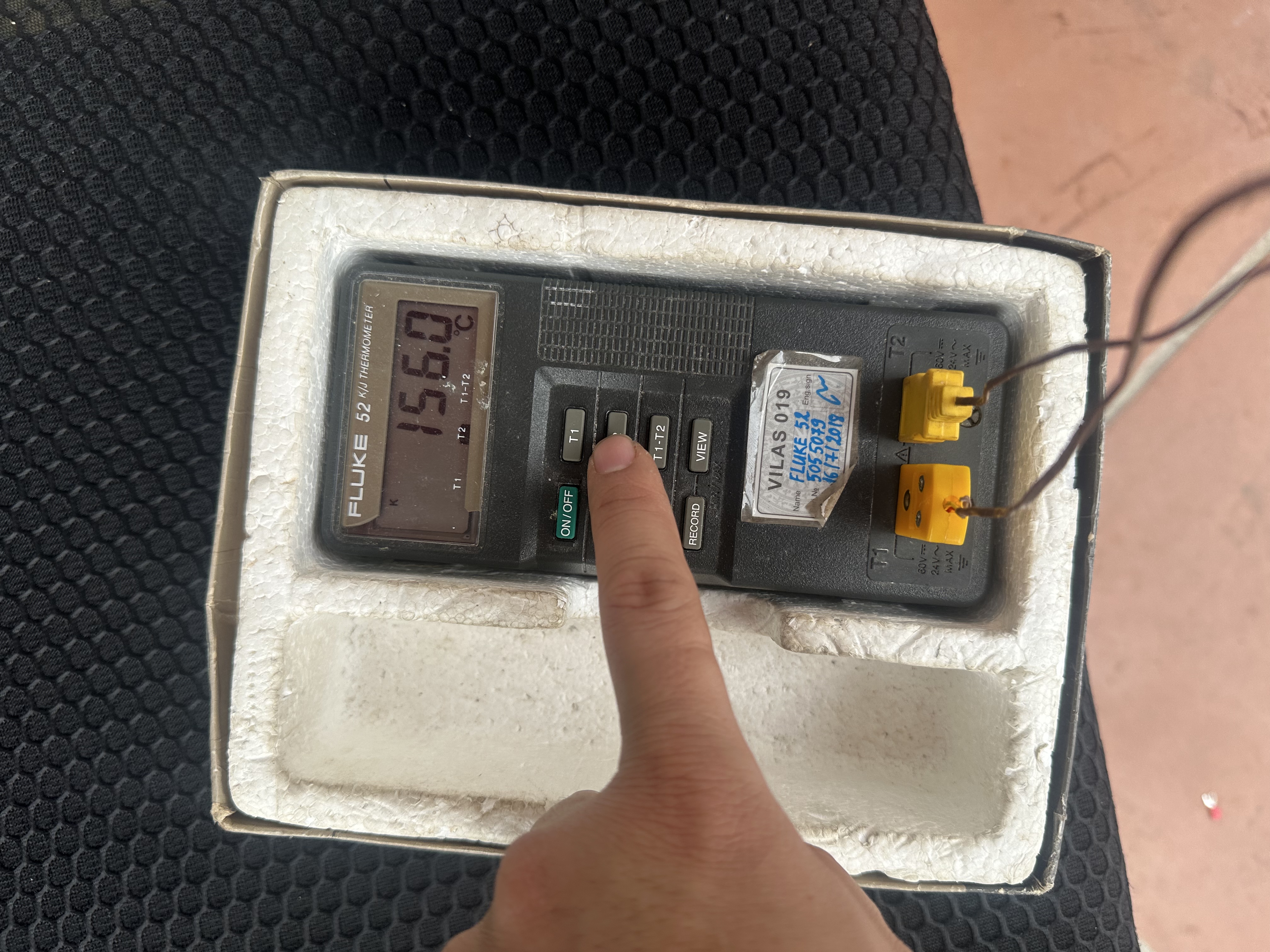 Kiểm tra tủ nhiệt độ độ ẩm chuyên nghiệp với máy đo chuẩn